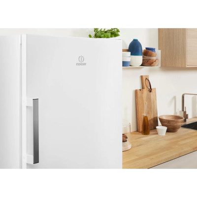 INDESIT | Refrigerator | SI6 2 W | Energy efficiency class E | Free standing | Larder | Height 167 cm | Fridge net capacity 323 