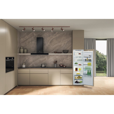 Whirlpool Refrigerator | ARG 18082 | Energy efficiency class E | Free standing | Larder | Height 177.1 cm | Fridge net capacity 