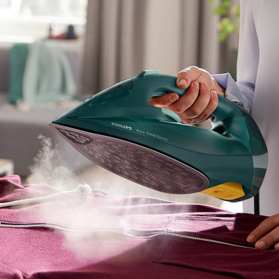 Philips | Iron | DST7050/70 | Steam Iron | 2800 W | Water tank capacity 300 ml | Continuous steam 50 g/min | Steam boost perform